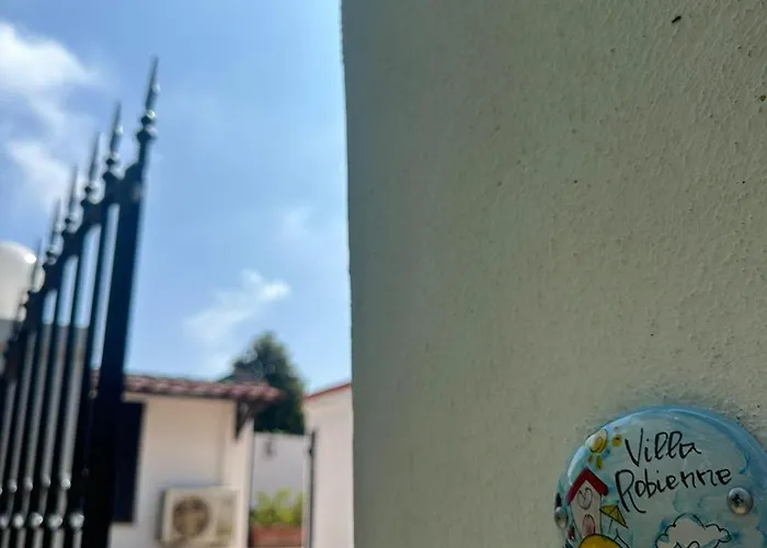 Robienne * Lacco Ameno (Isola d'Ischia)